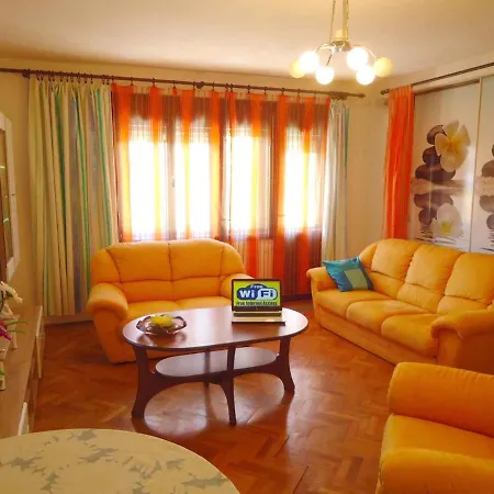 Apartment In Valbandon/istrien 8352